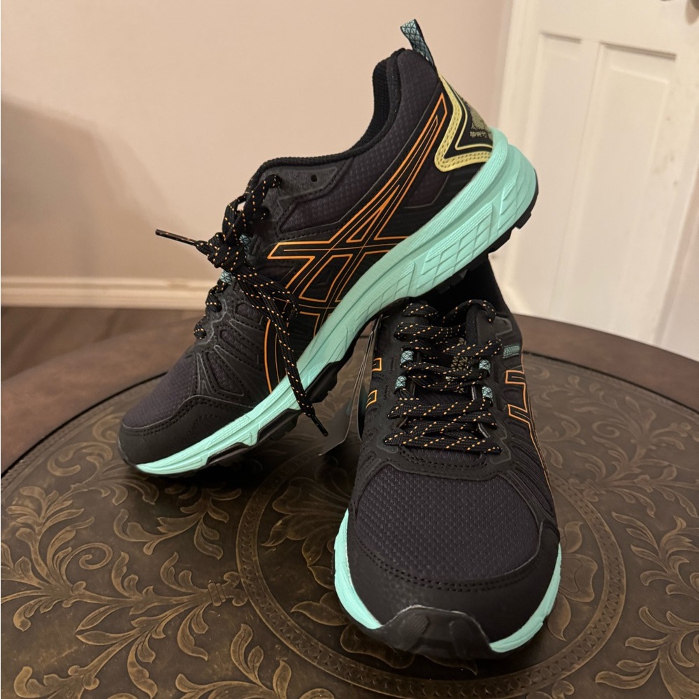 Women’s ASICS Gel-Venture Trail Running Shoes Size 8.5